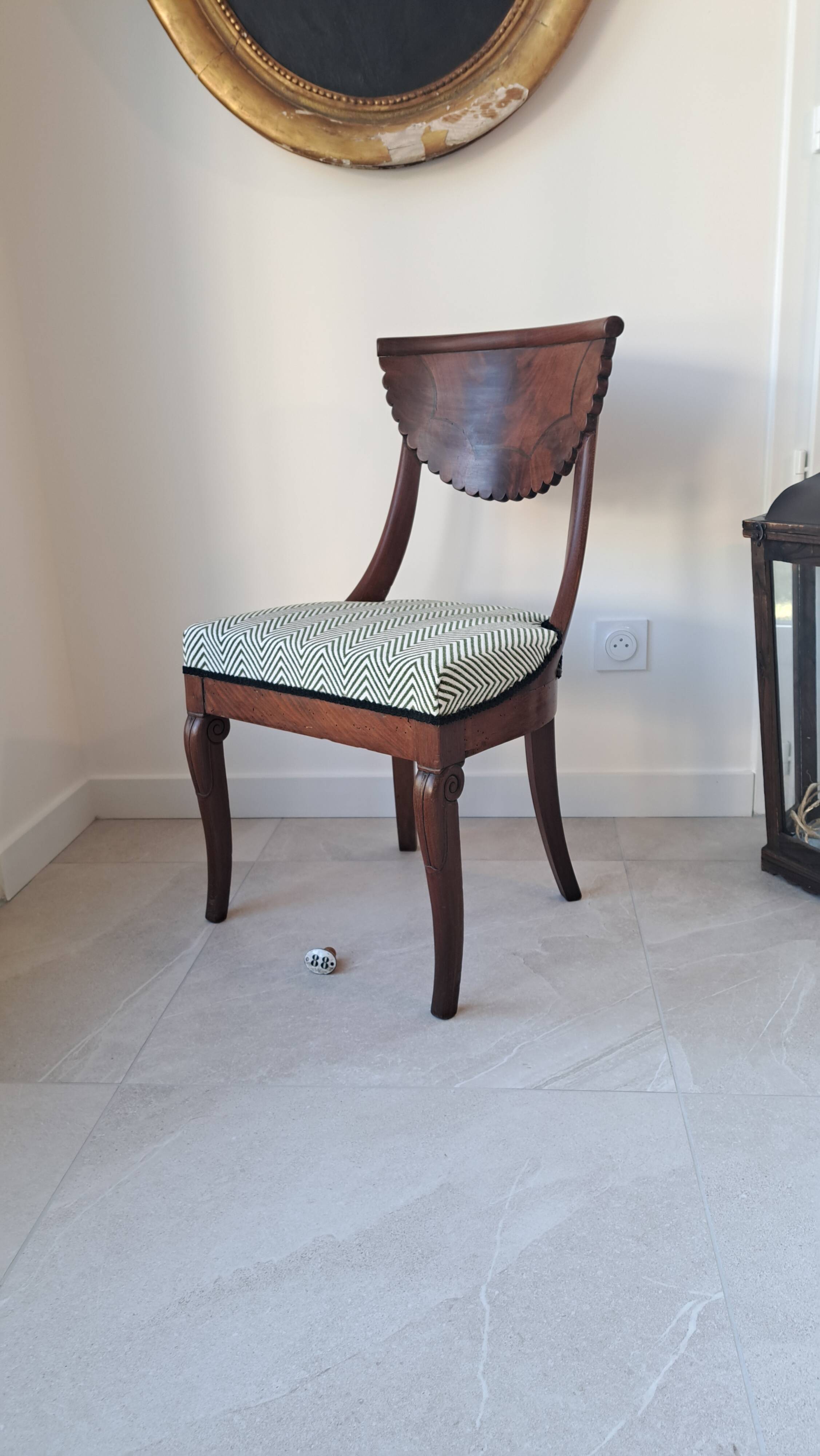 Pair of mahogany gondola chairs – Empire style – 20th century, restored