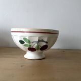 Grand Bol à Café au Lait Ancien avec Motifs de Cerises Rouges et Feuilles Vertes
