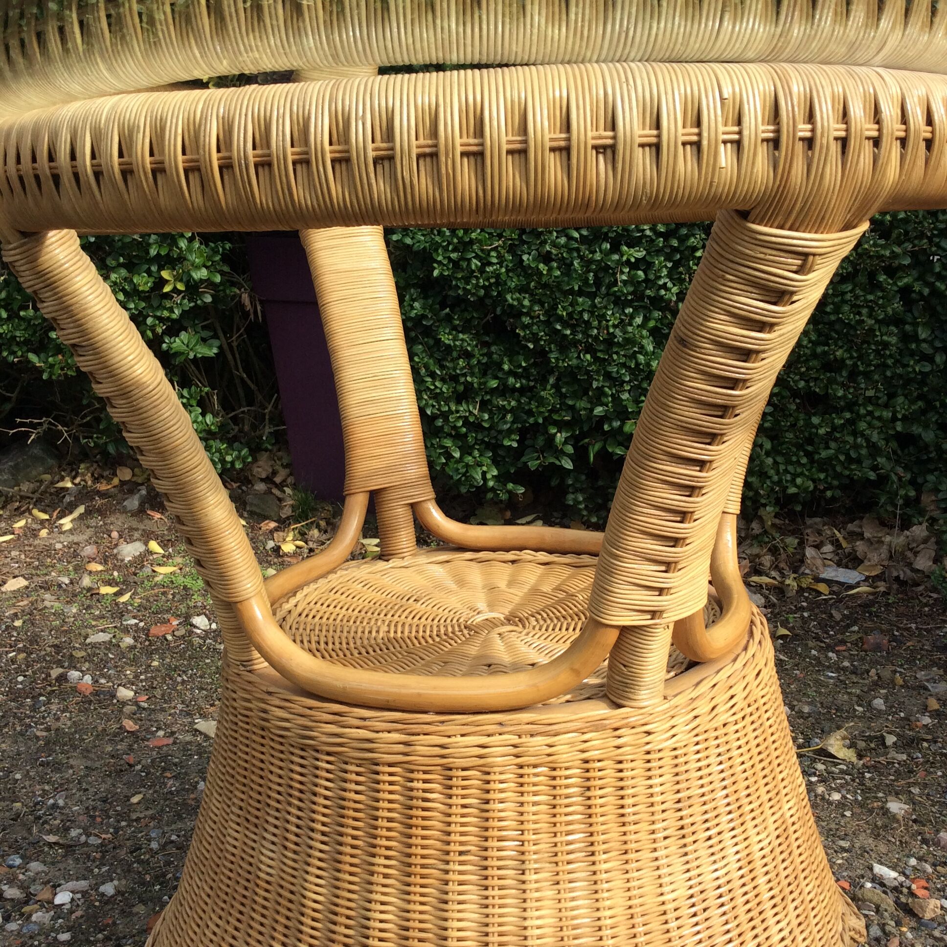 Vintage rattan set dining table and its 6 chairs