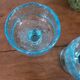 Coupes bleu en verre bullé
