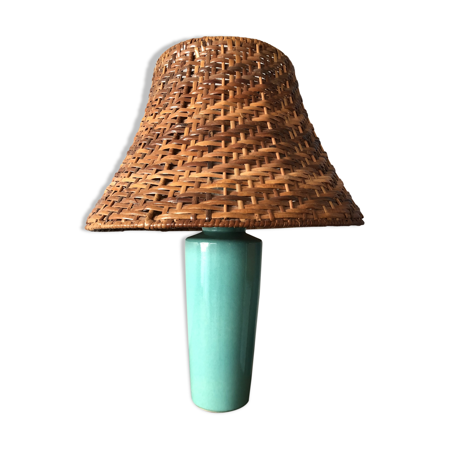 Enamelled ceramic lamp and rattan