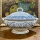 Important English Minton porcelain soup tureen, Florentine pattern