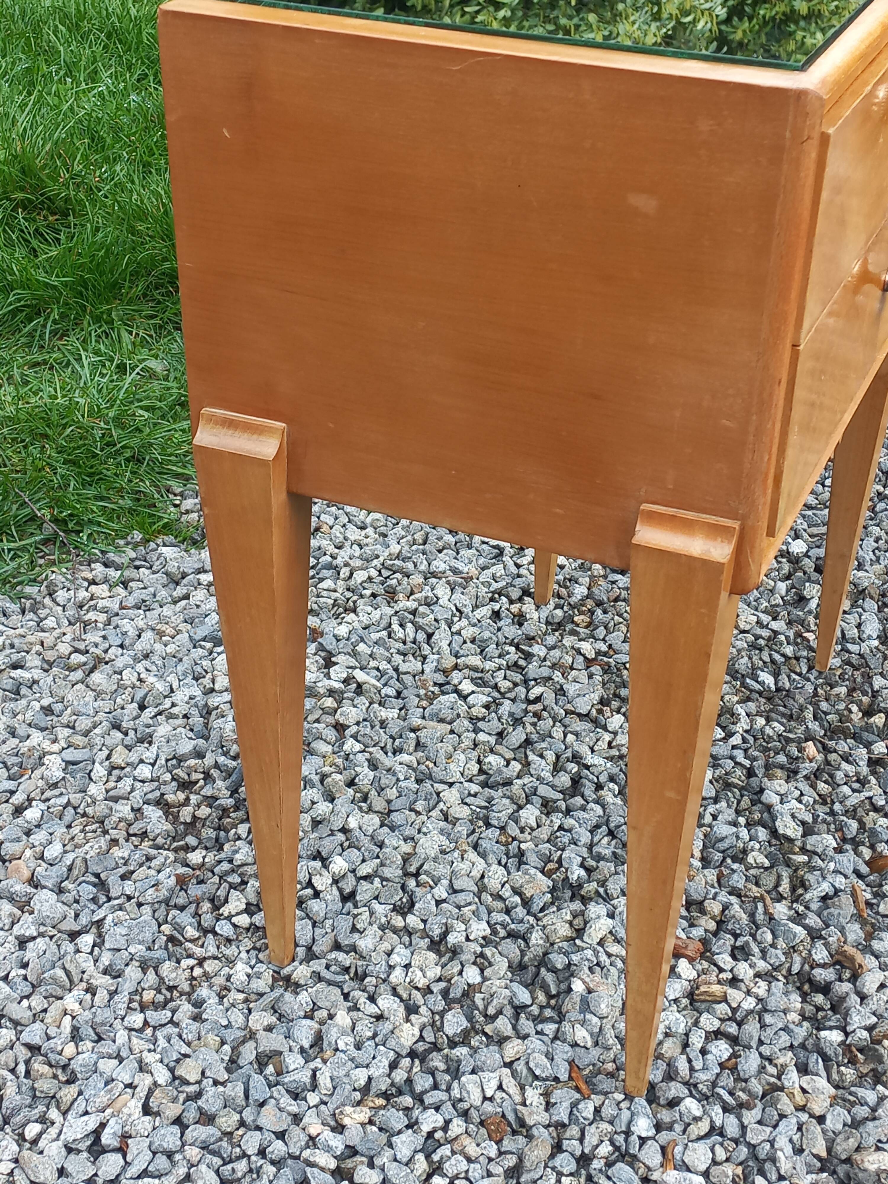 Vintage pair of bedside tables from the 1950s in sycamore and a mirror.