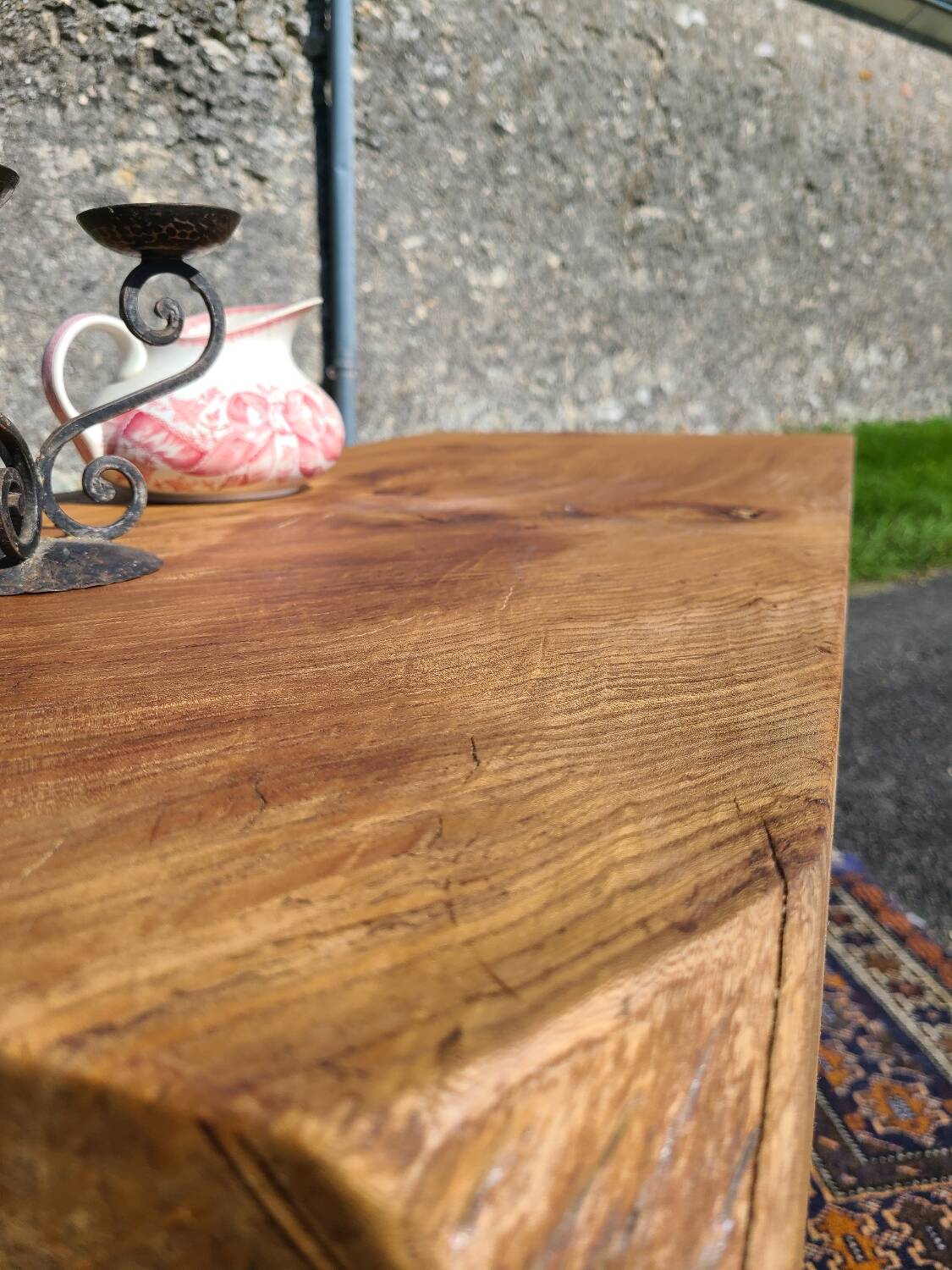 Table basse brutaliste, art populaire année 20