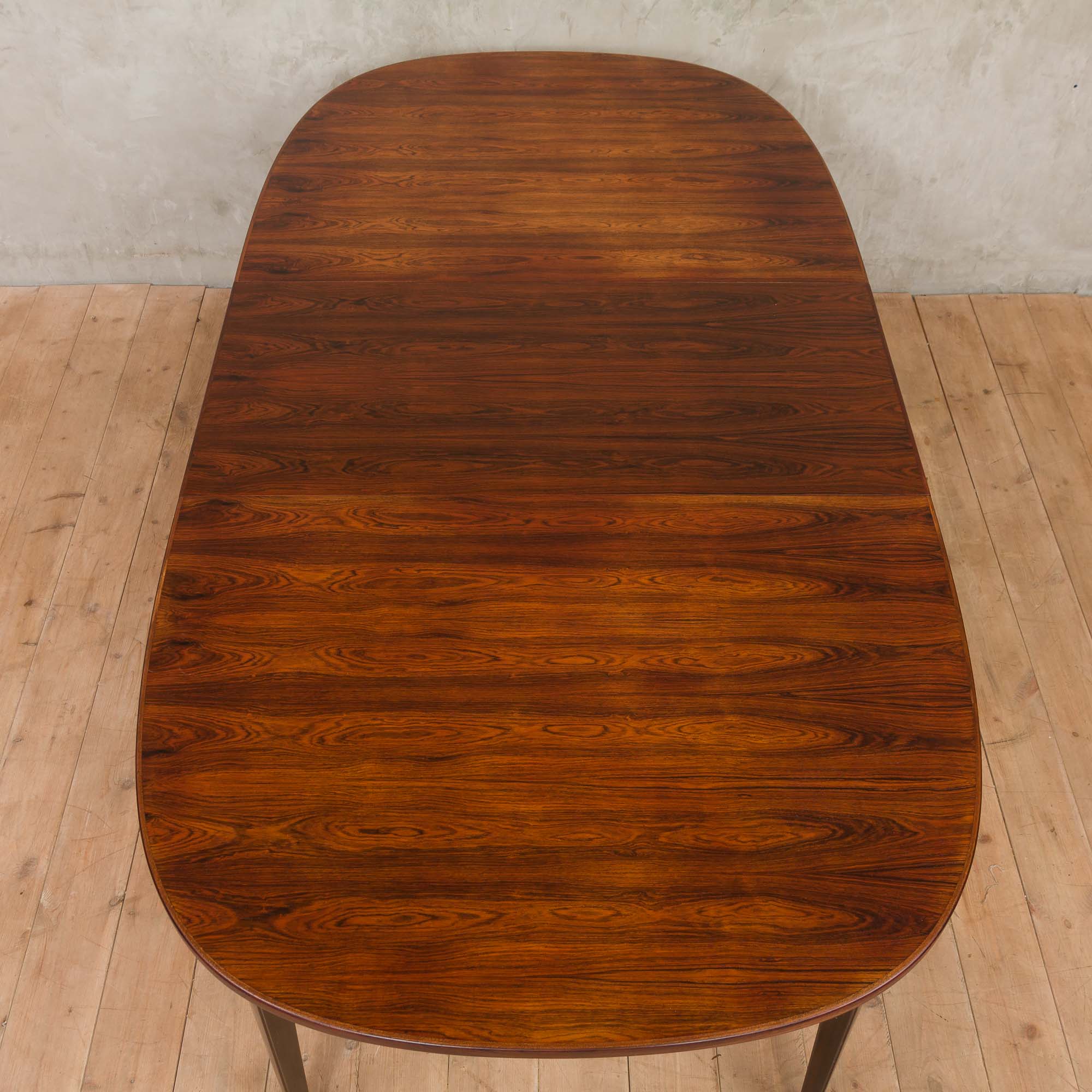 Omann Jun oval rosewood extension table