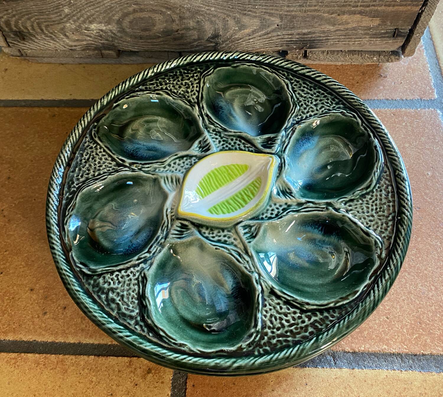 Set of 2 Saint Clément oyster plates in slip