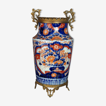 Vase en porcelaine Imari monture laiton doré Japon 1850-1900.  SB