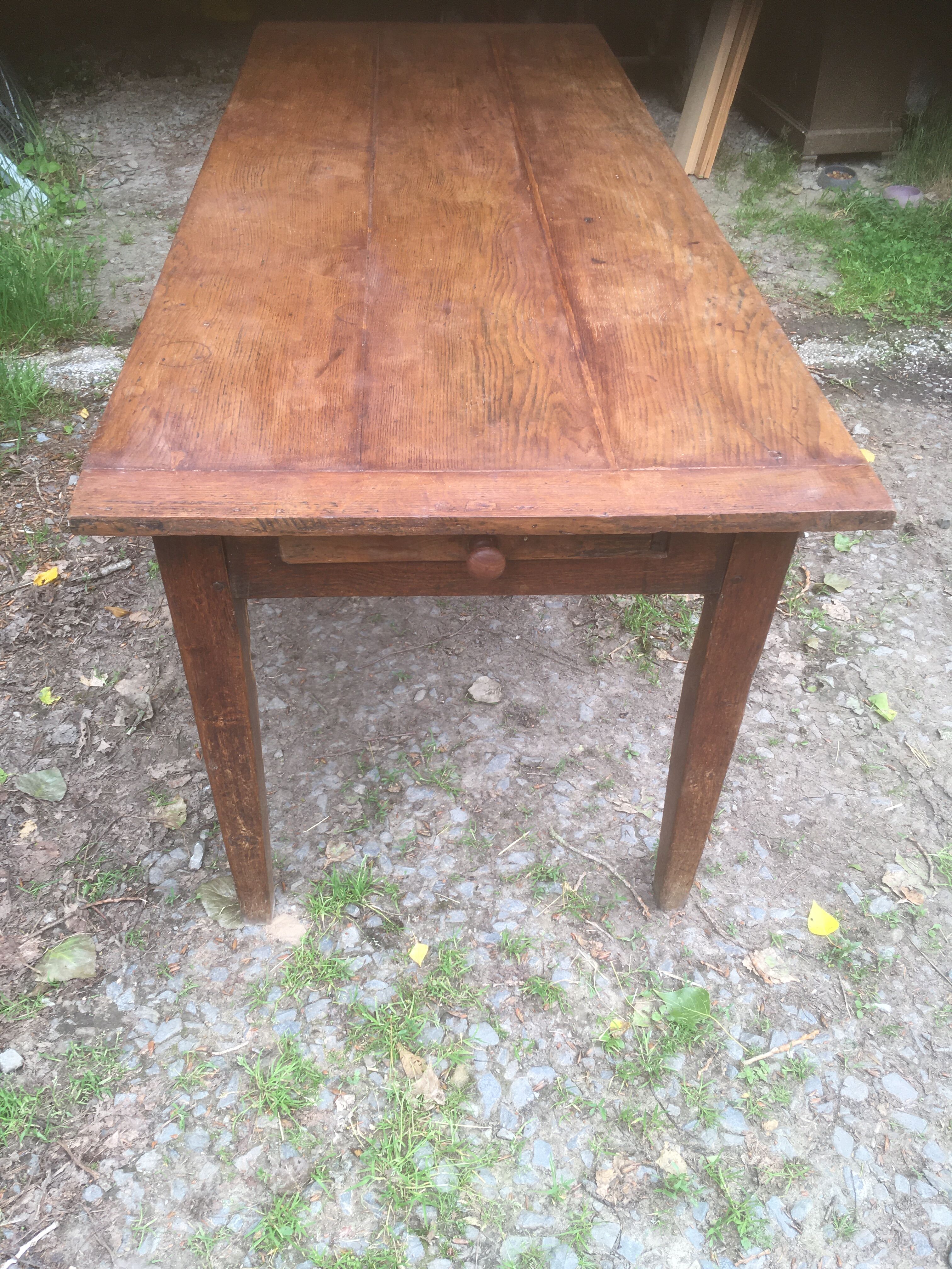 Table farm old spindle feet