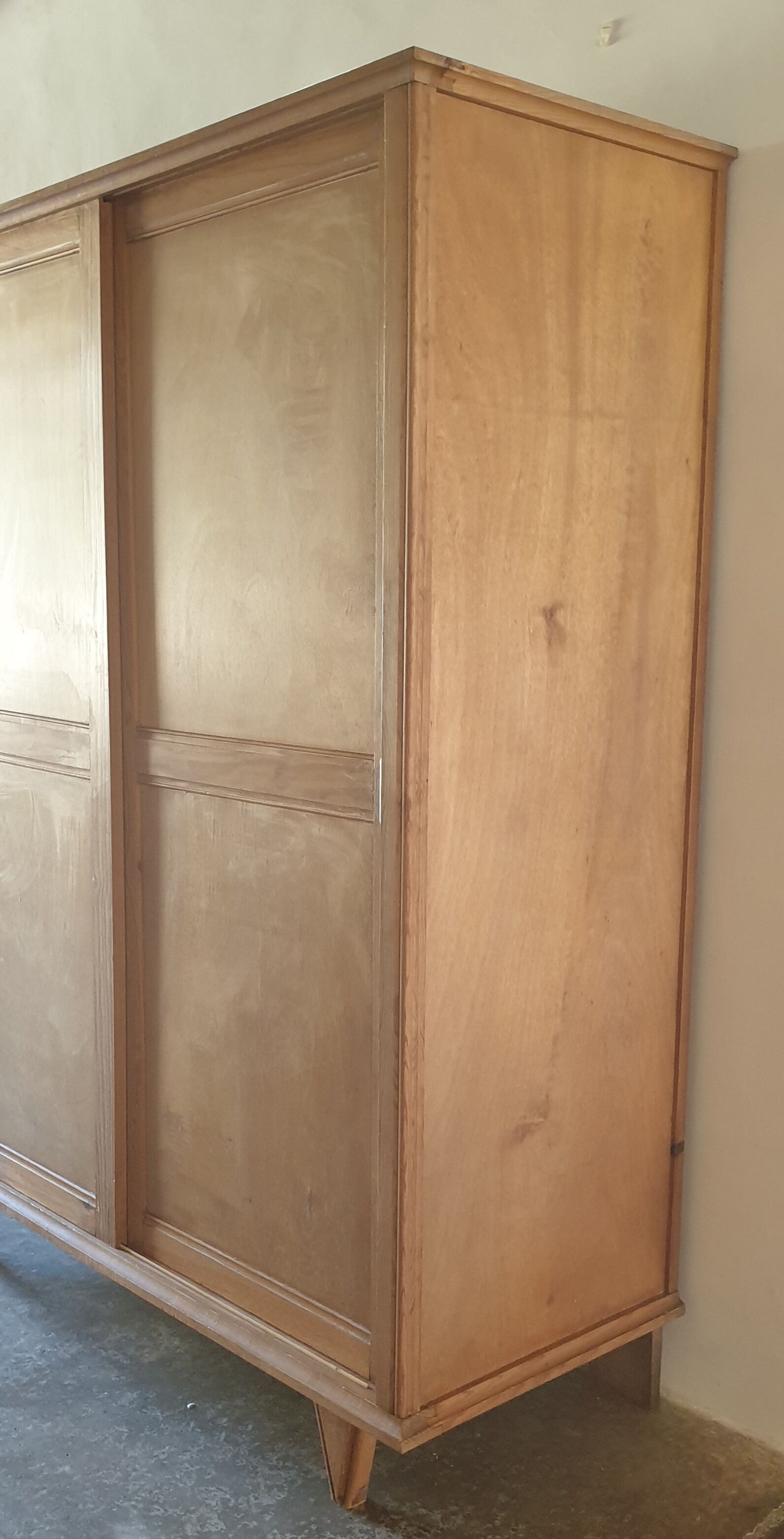 Parisian wardrobe with sliding doors