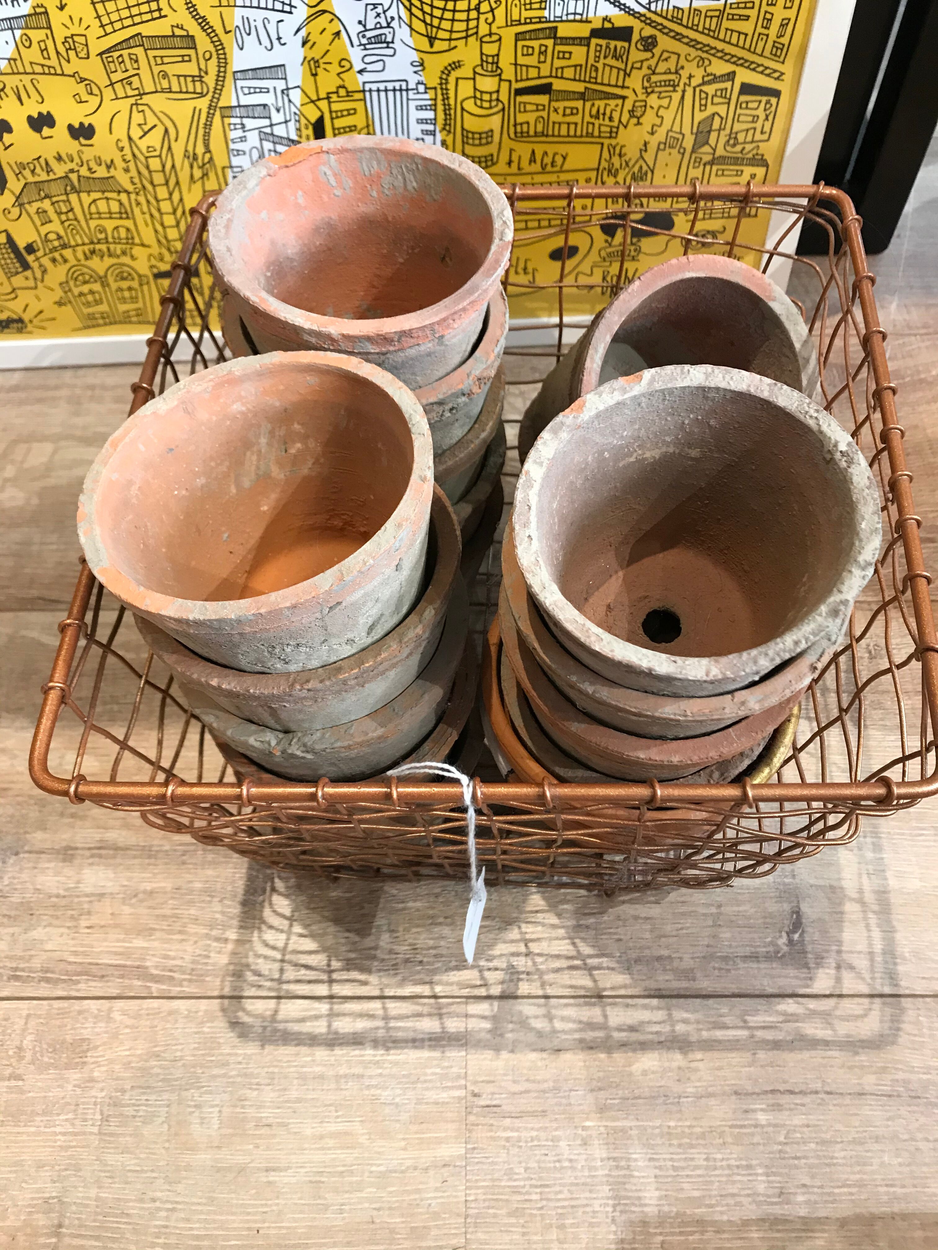 Pot cover in ancient earth