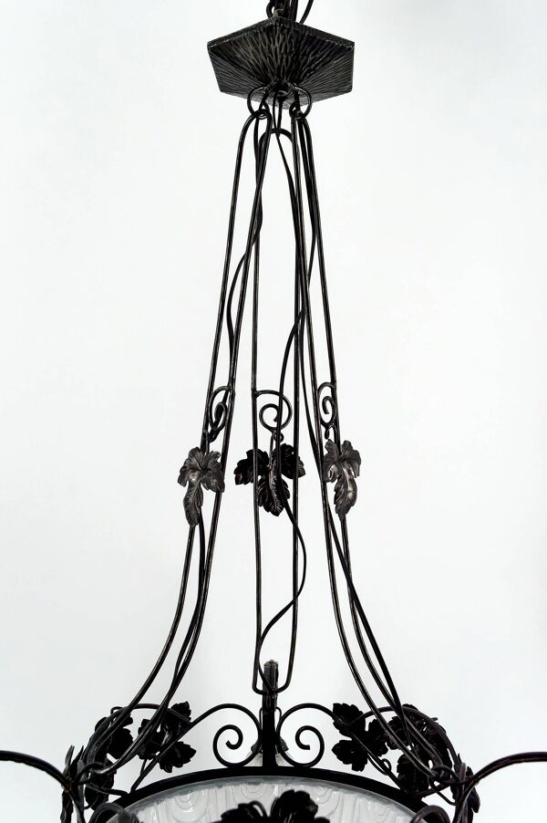 Lustre en fer forgé, tulipes / vasque en verre pressé-moulé, Art Deco, 1930