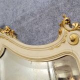 Armoire Vénitienne style Louis XV baroque estampillée en bois laqué et doré