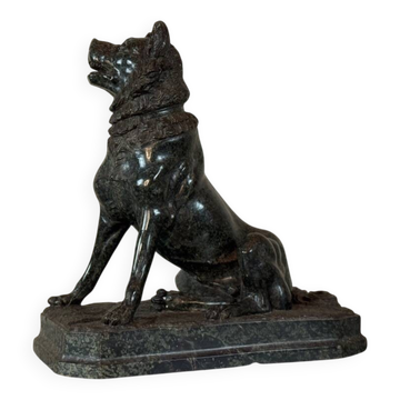 Grand modèle du chien de Jennings en marbre serpentine, souvenir du Grand Tour, XIXème siècle