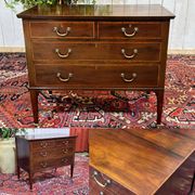 Commode anglaise en acajou et chêne, début XXème
