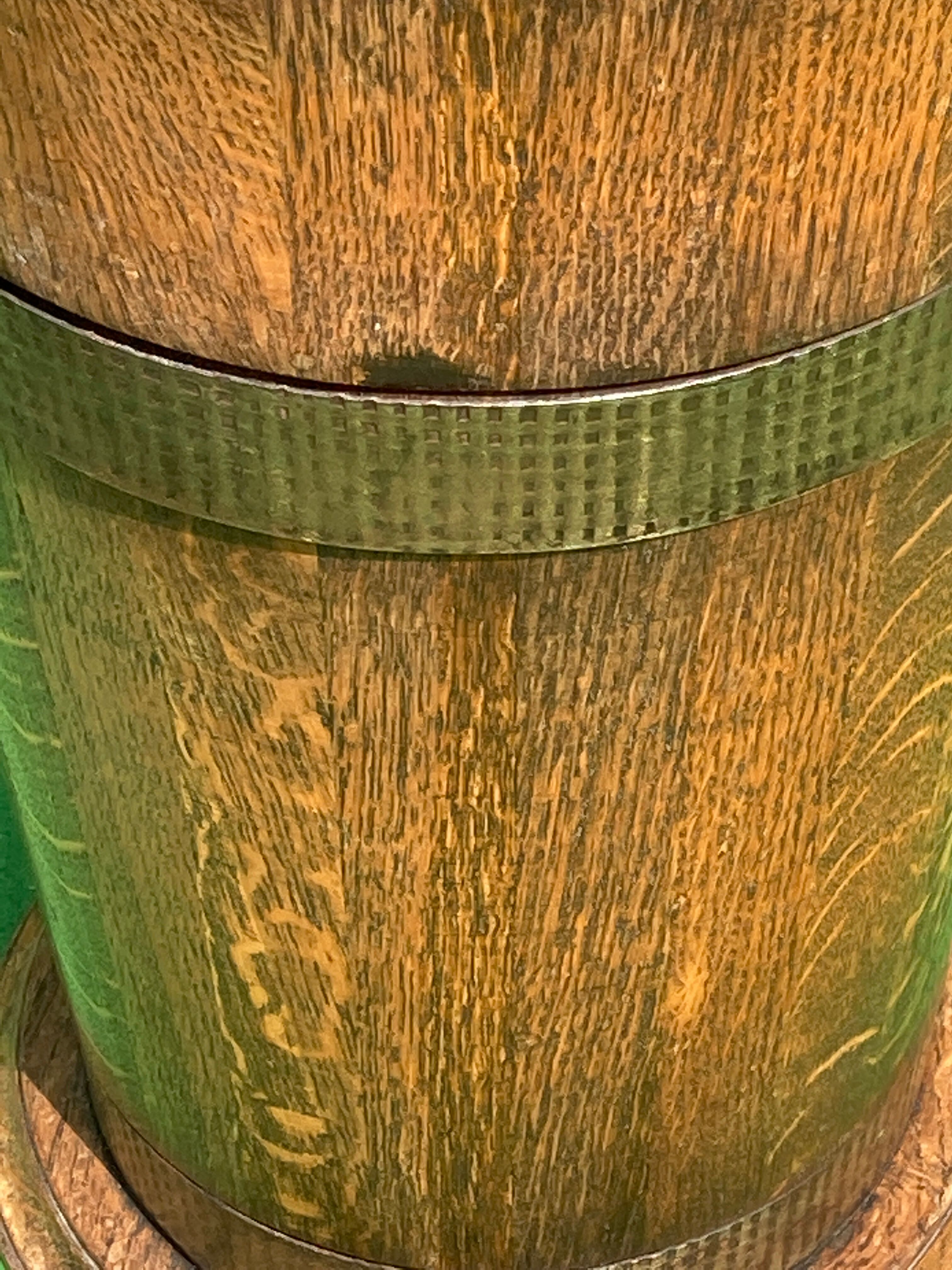 Support de parapluie en bois de tonneau antique néerlandais avec des anneaux en laiton