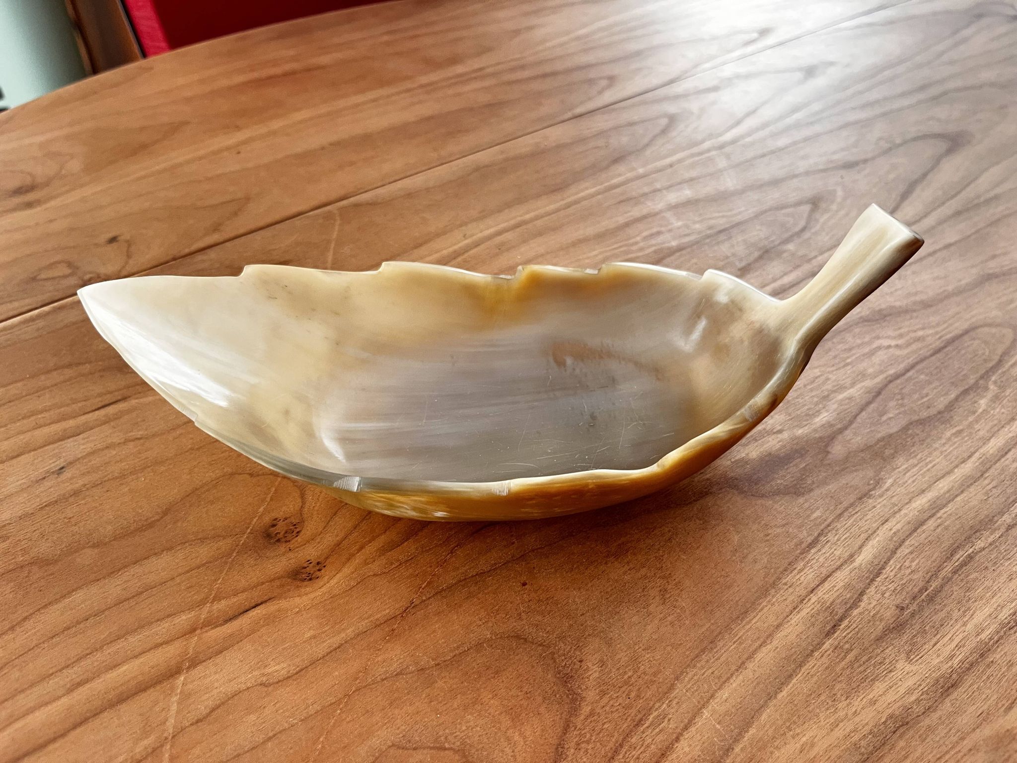 Bakelite pocket emptier