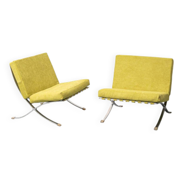Pair of vintage lounge armchairs in chromed metal and green fabric – 1960s