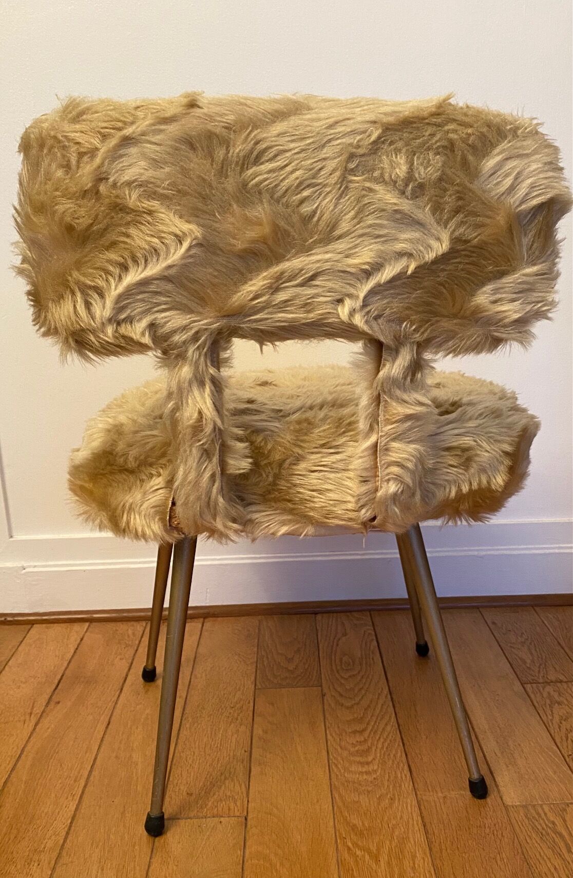 Beige Pelfran moumoute chair