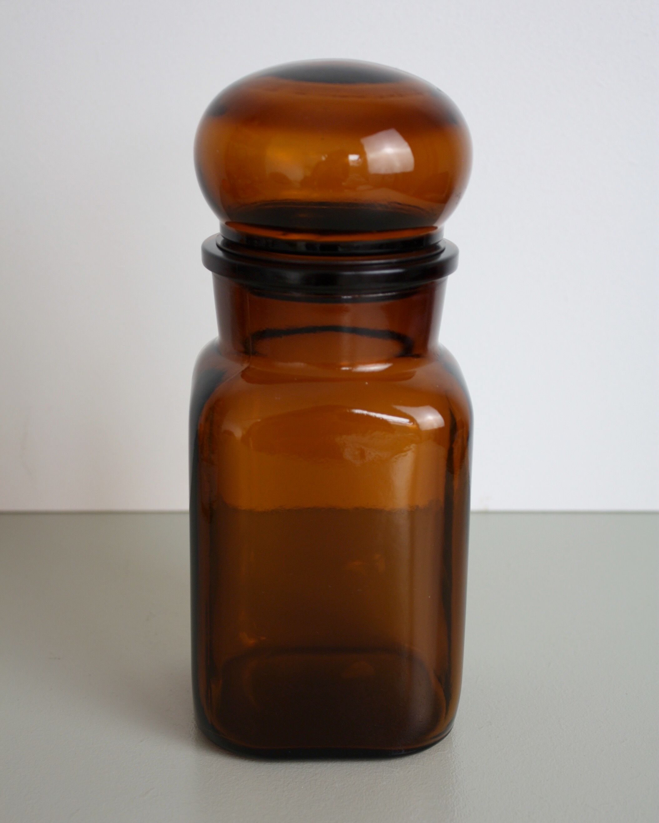 Amber apothecary pot