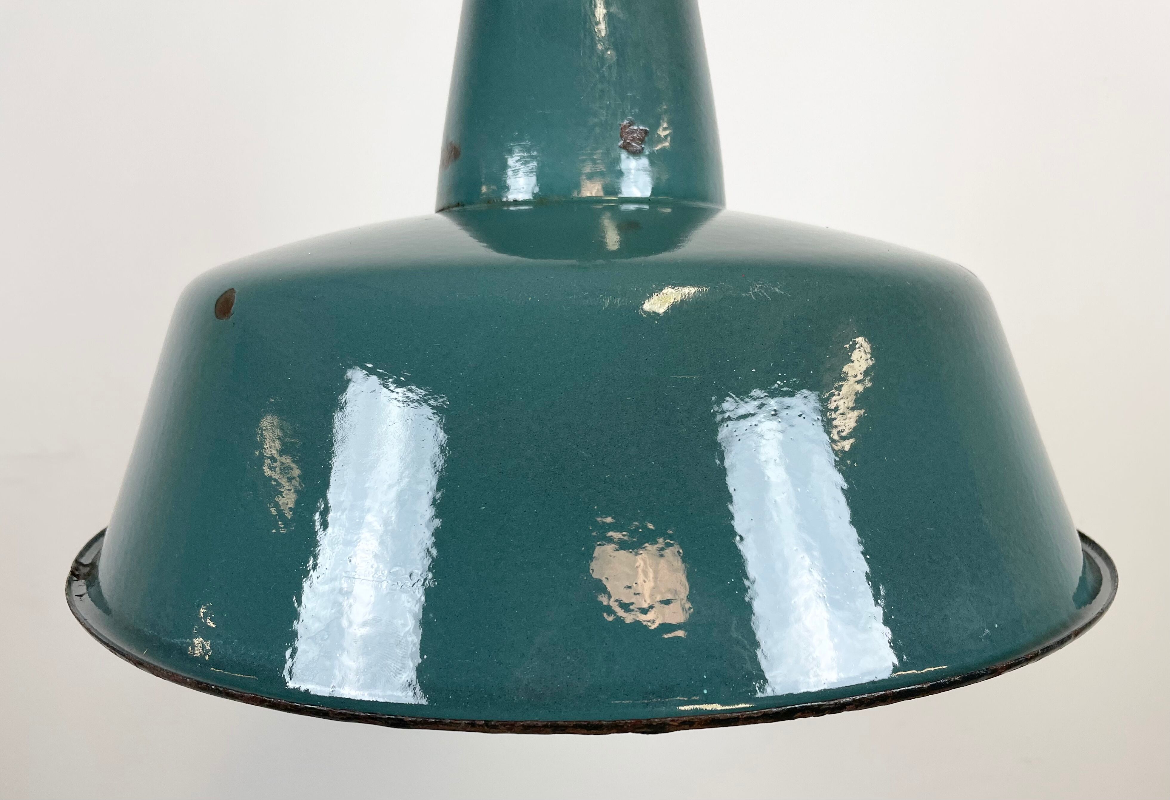 Lampe d'usine industrielle en émail vert, années 1960