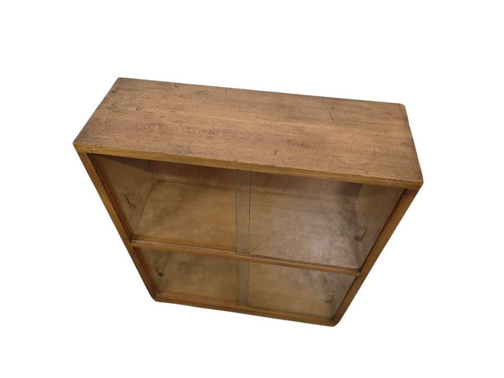 Vintage wooden mini shelf/display case/bookcase
