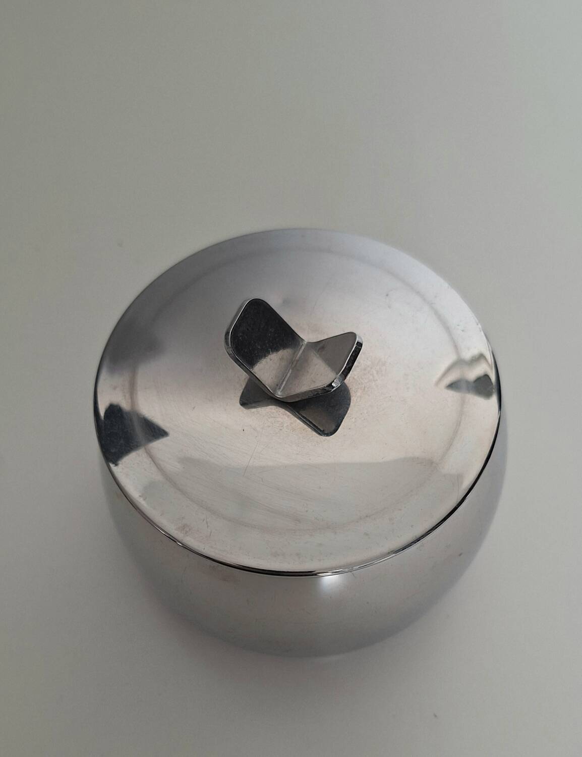 Stainless steel sugar bowl by Guy Degrenne