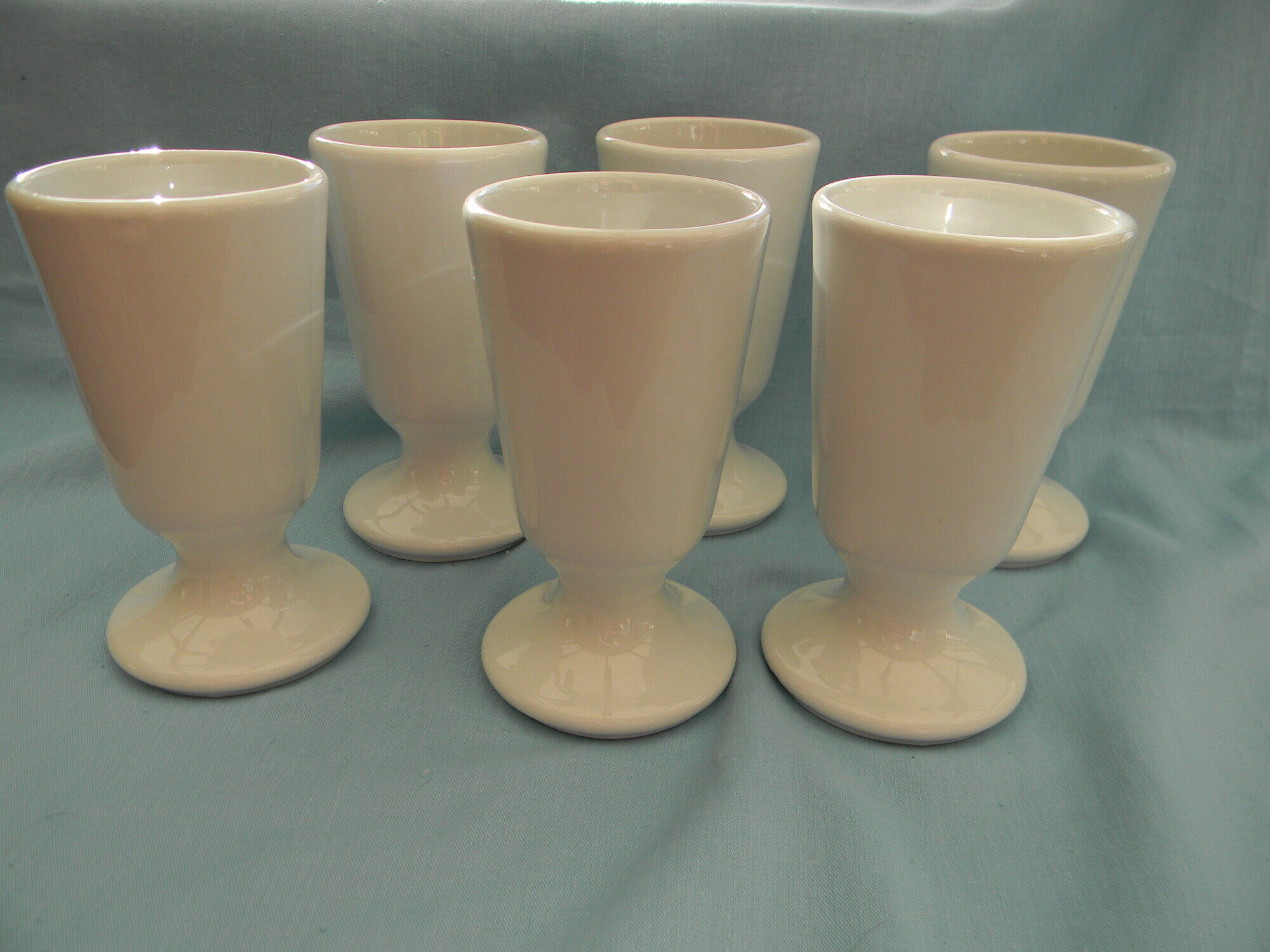 Set of 6 white mazagrans in PILLIVUYT porcelain.