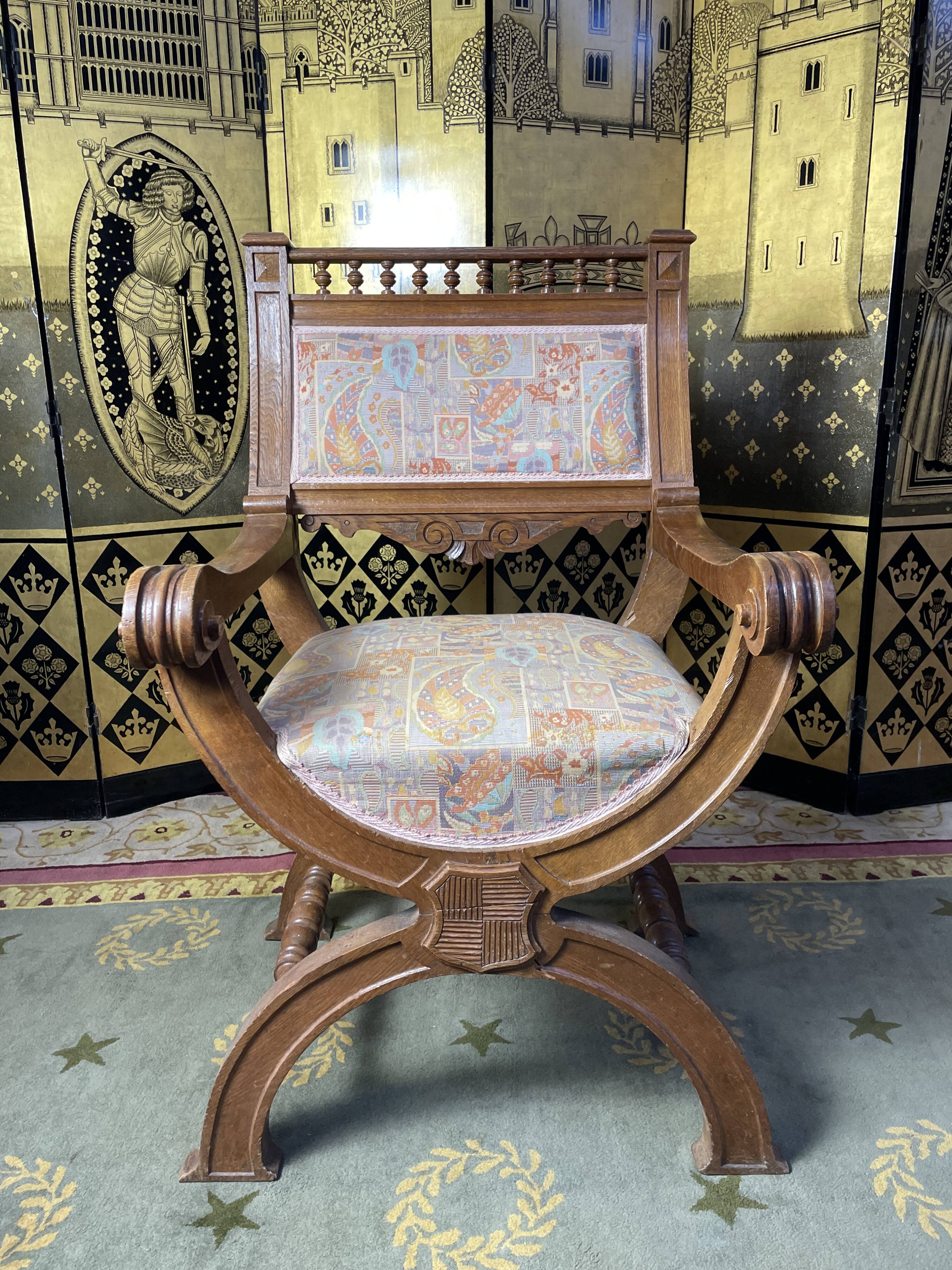 Fauteuil Dagobert « Curule » chêne