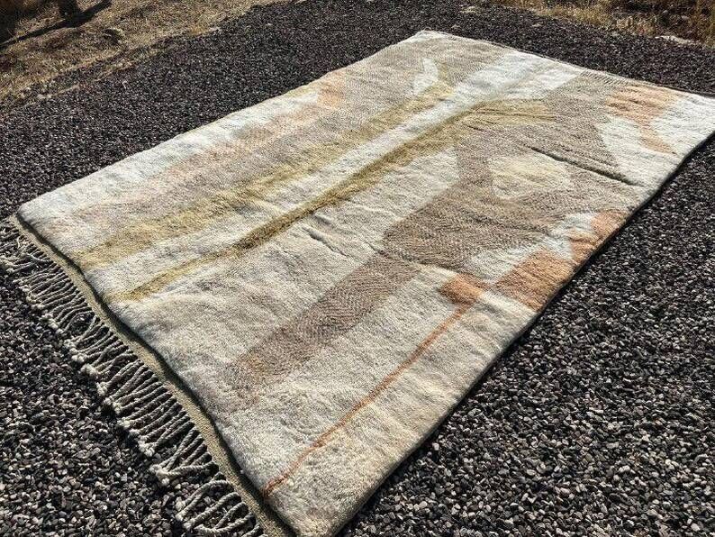 Beige and ecru Moroccan Mrirt 300x200 cm – natural abstract pattern