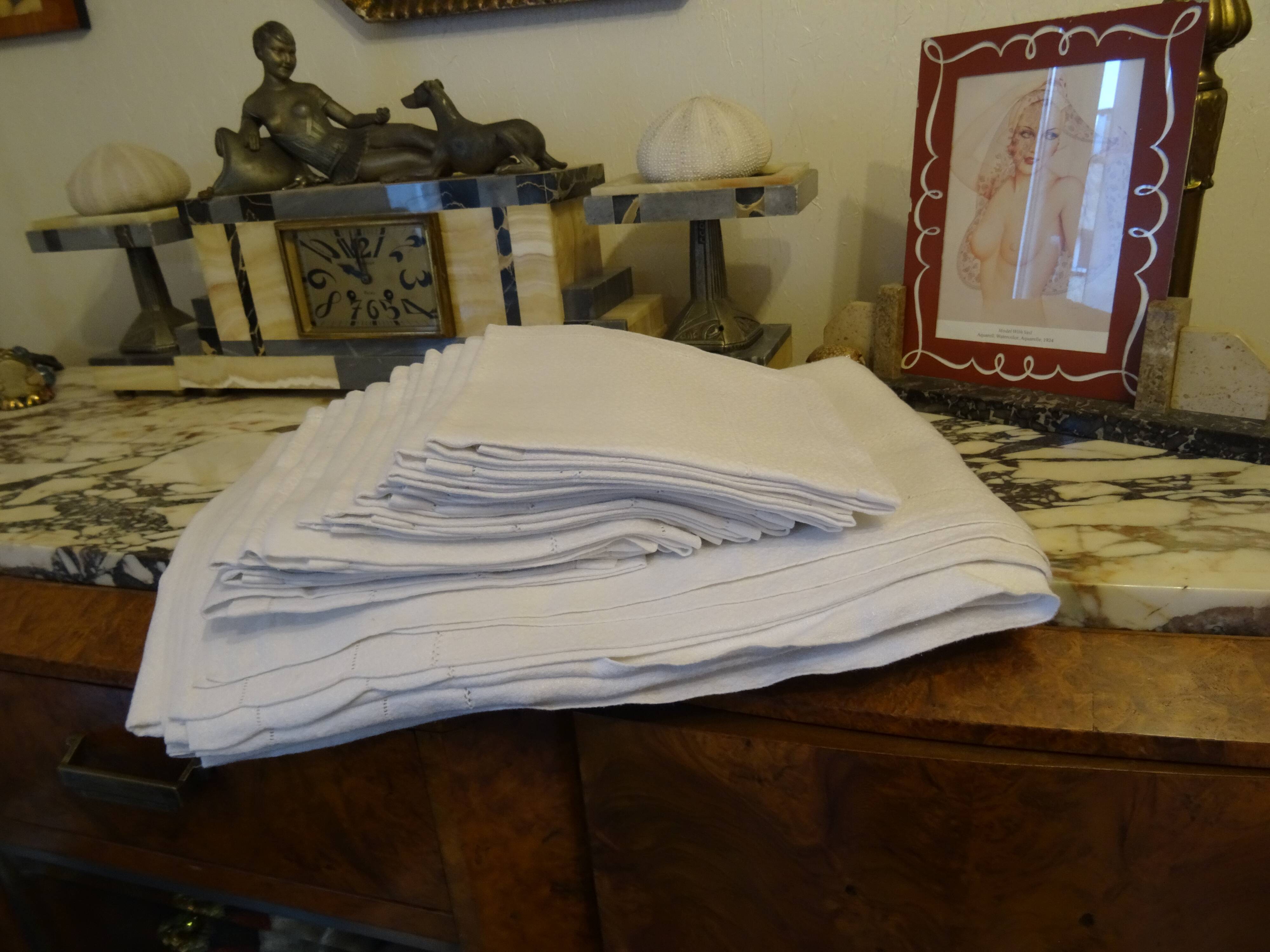 Linen tablecloth and its 11 towels