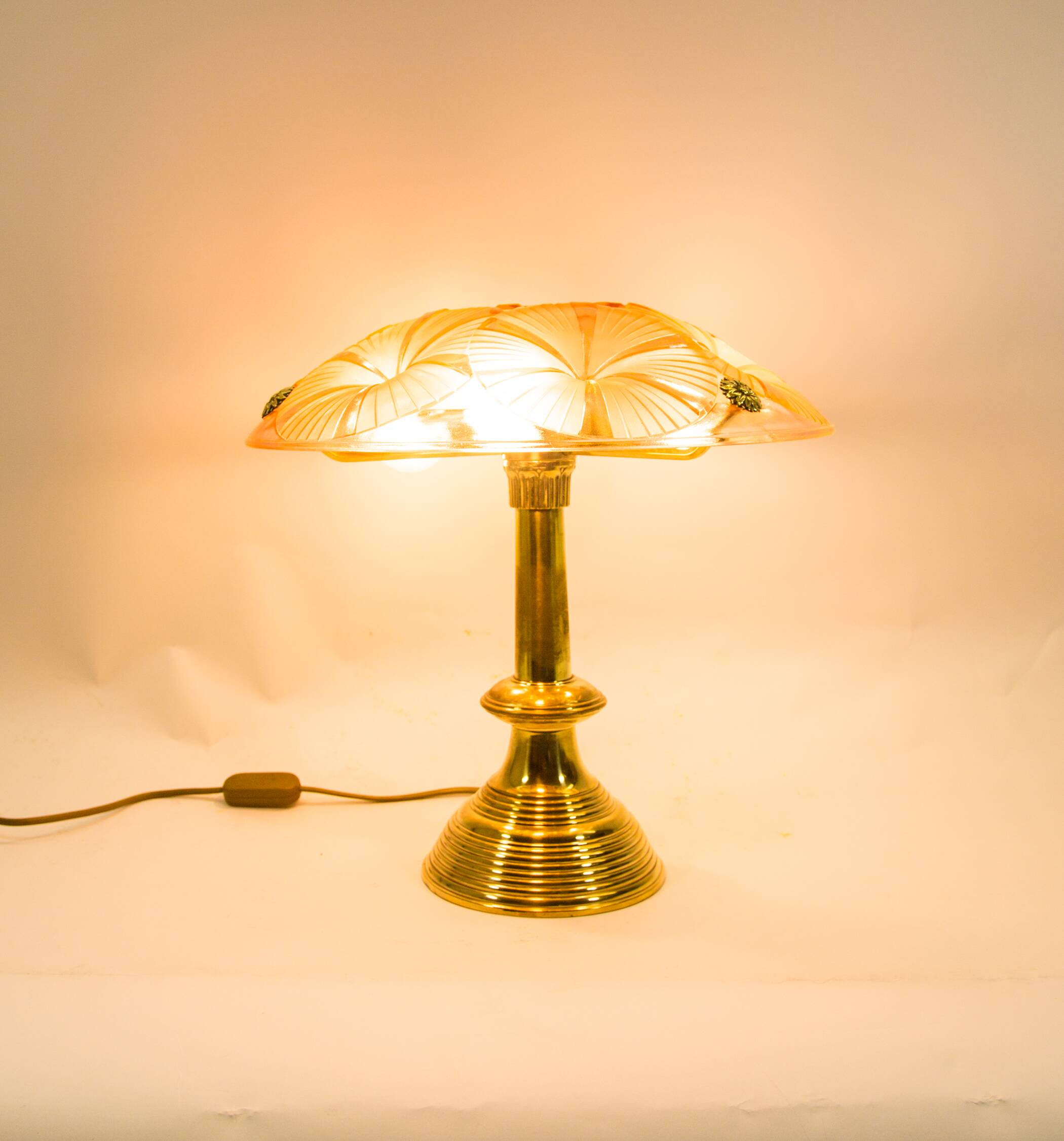 Lampe de table Dégué | Art Déco | Base en laiton lourd | millésime des années 1930