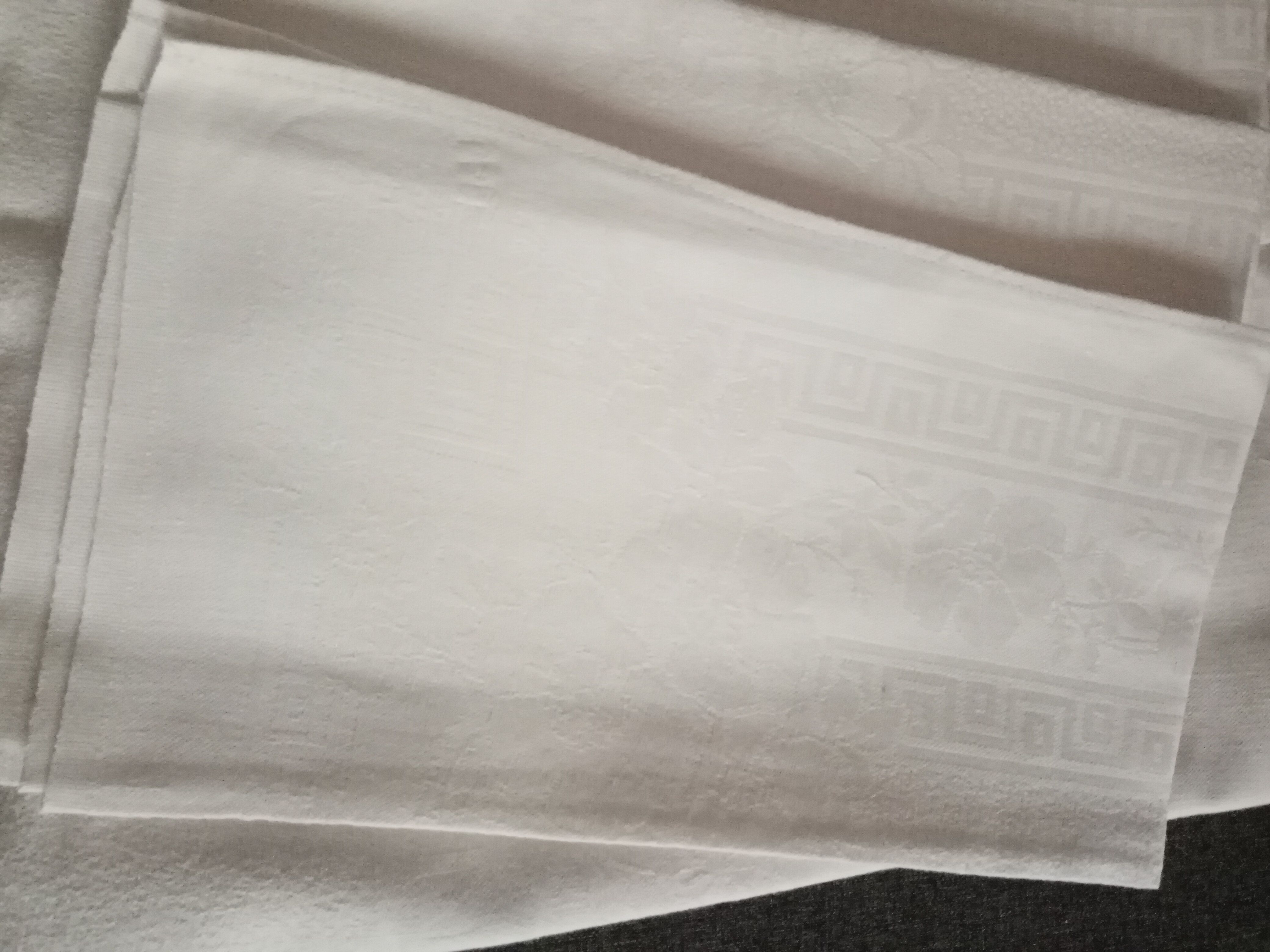 Old damase tablecloth and its 10 towels 230 x 160 cm