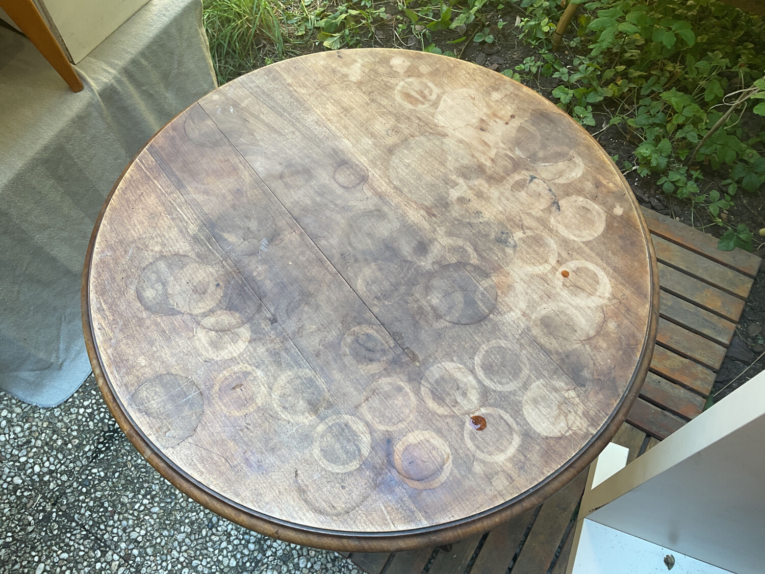 Chene vintage coffee round table