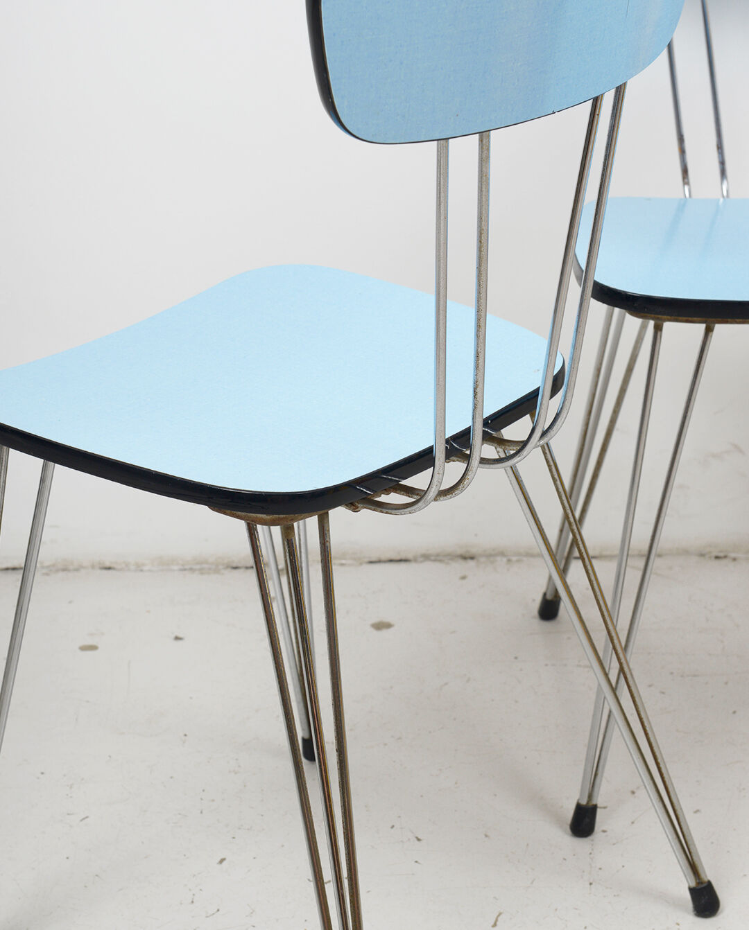 Formica chairs with eiffel legs