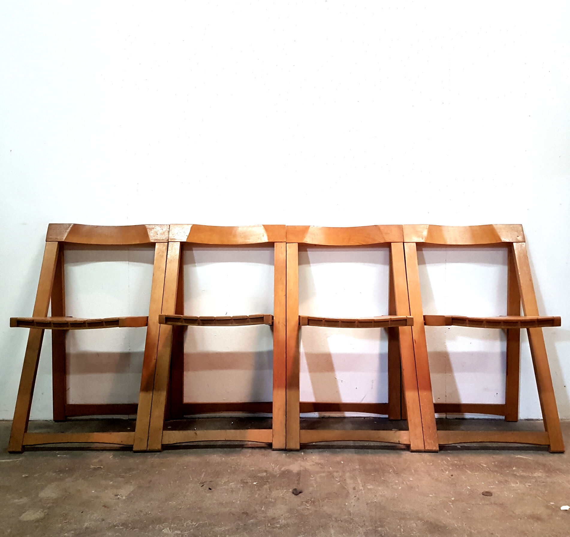 Set of 4 folding chairs