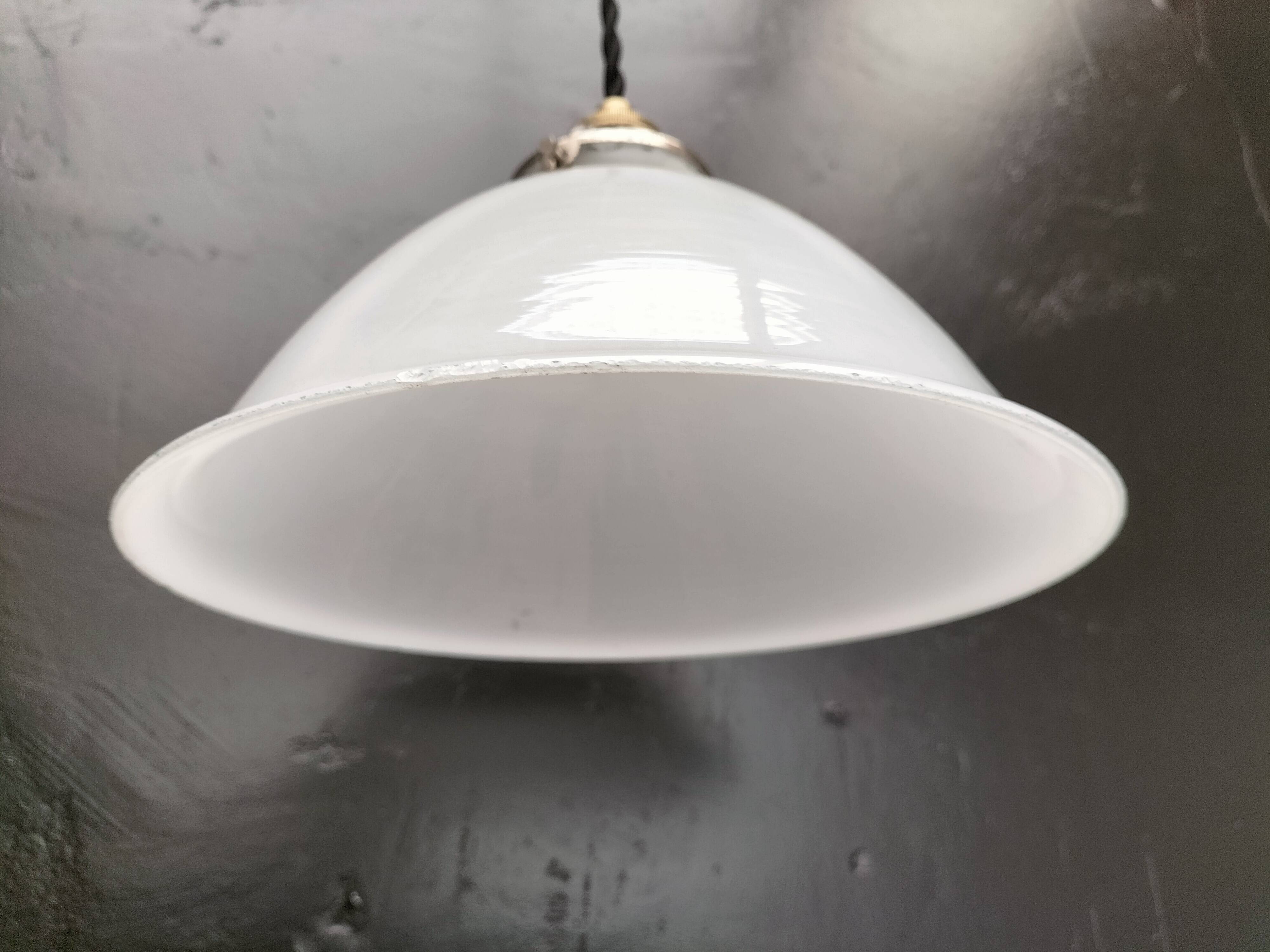 Opaline suspension