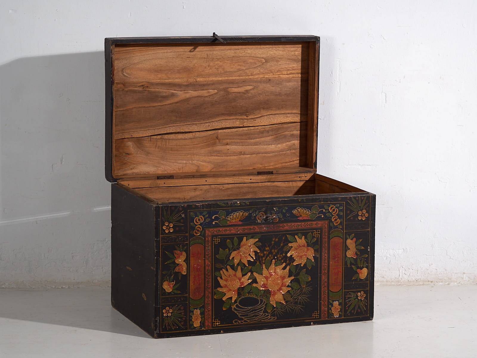 Original illustrated Chinese opera trunk (China, around 1900) #11