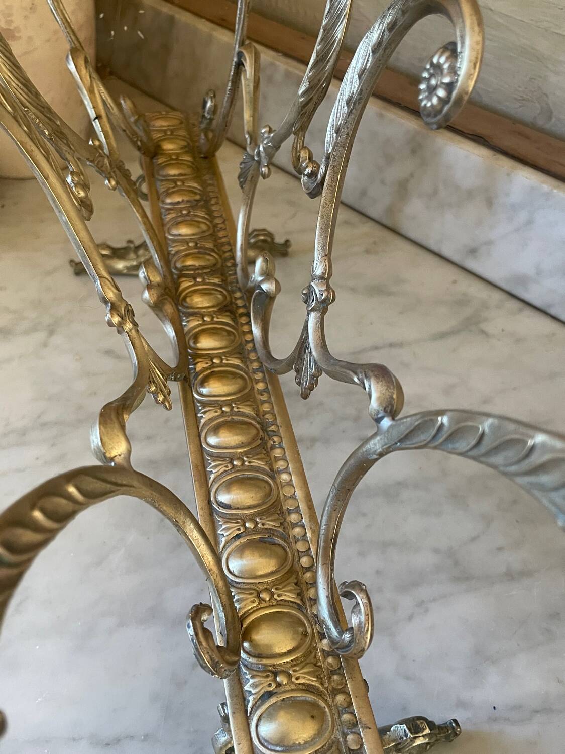 Porte-revue italien en bronze