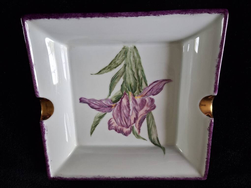 Sublime Pocket Bowl in Limoges Porcelain, Hand-Painted Iris & Gold Leaf
