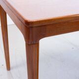 Table d'appoint danoise en teck par Arne Hovmand-olsend pour Mogens Kold, 1960