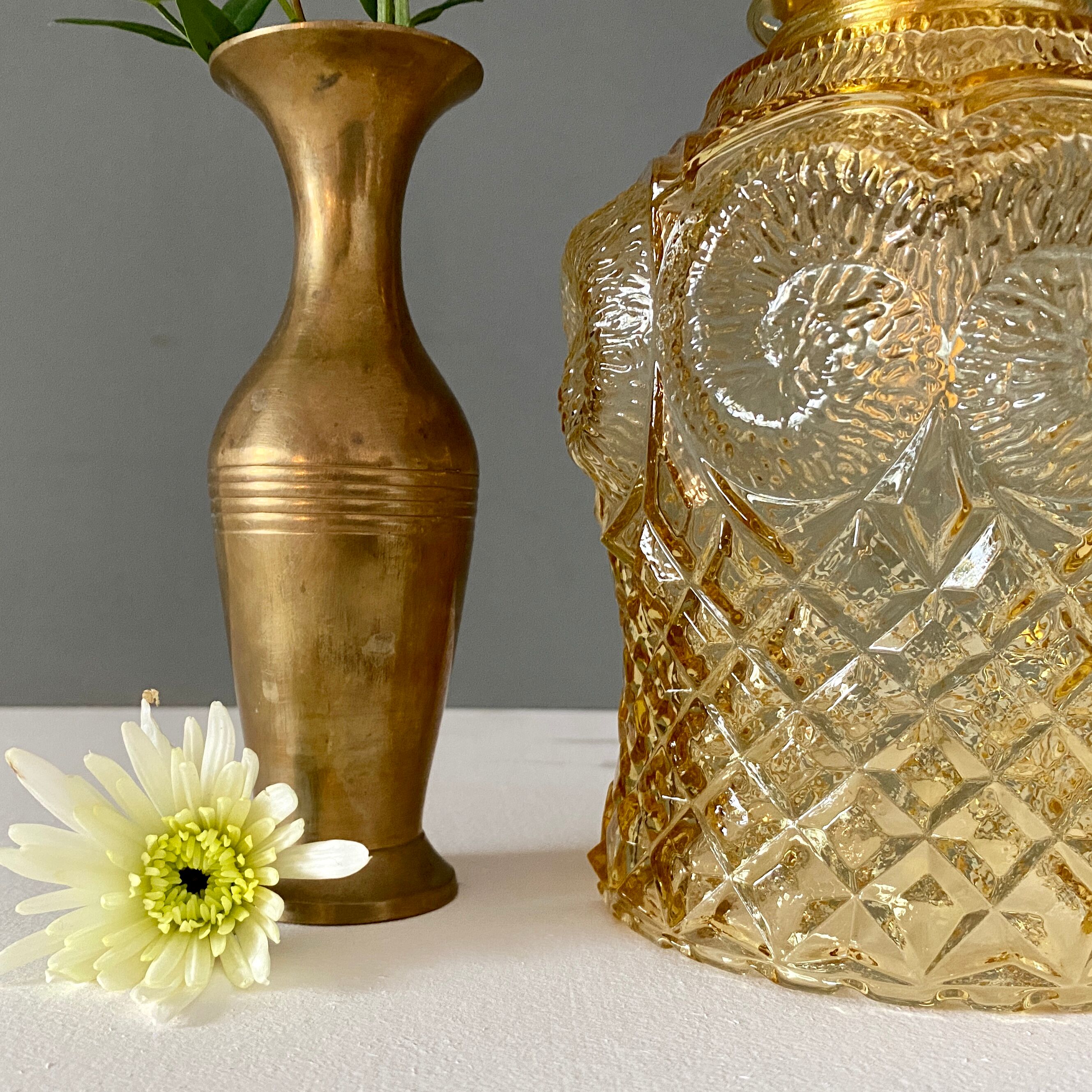 Vintage amber glass tulip ride