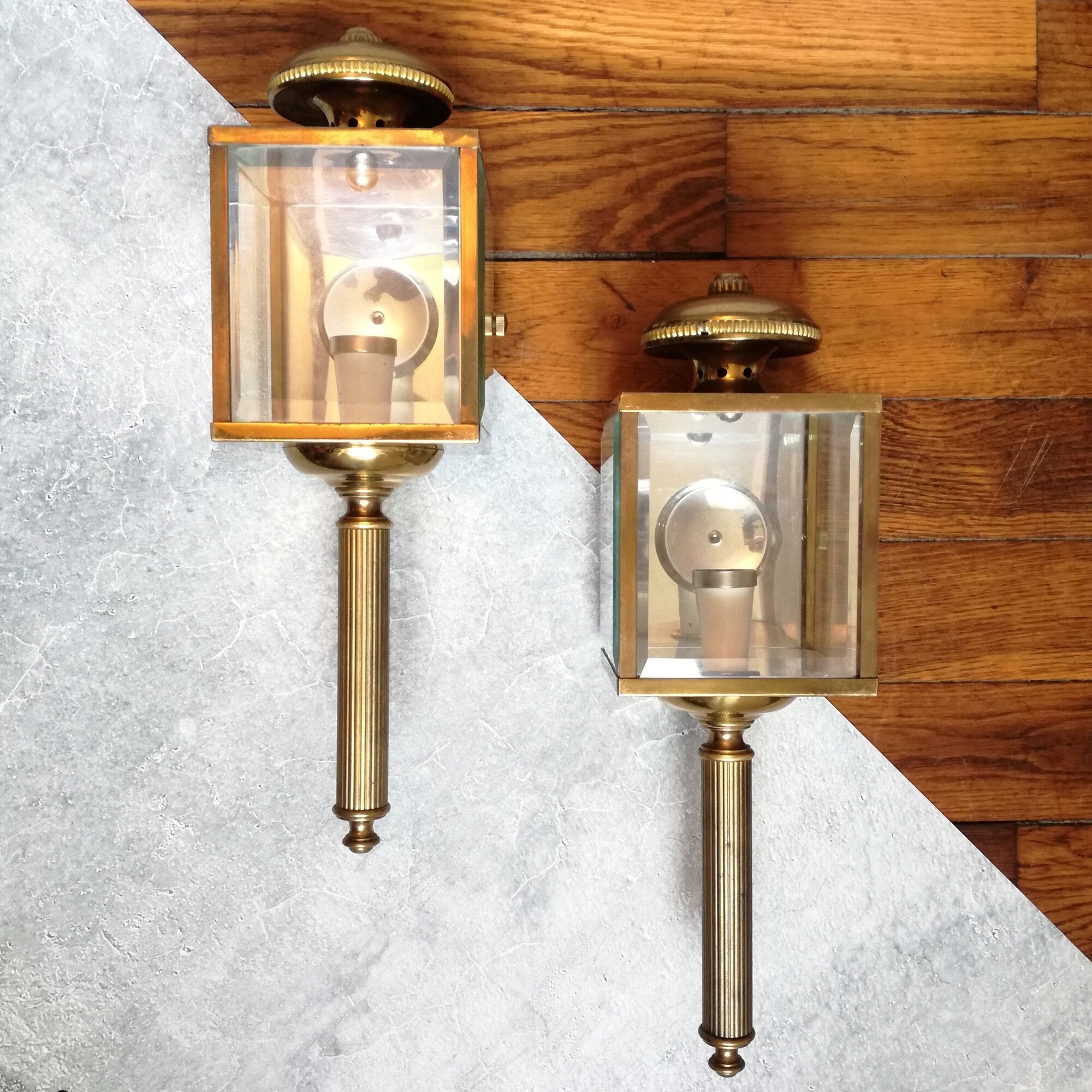 Brass and beveled glass lantern-like wall lamps in brass and beveled glass
