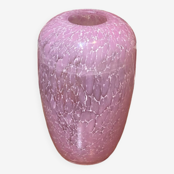 Vase en pâte de verre rose