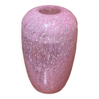 Vase en pâte de verre rose