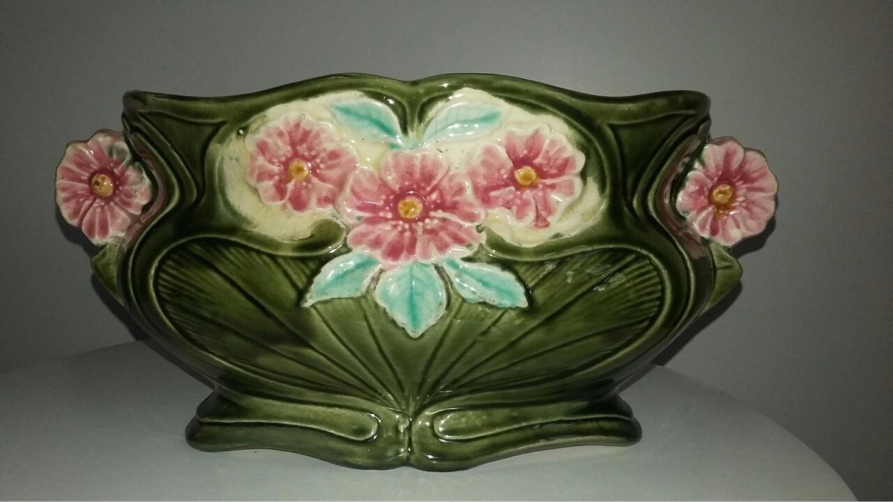 Old-time garden in floral pattern dabbling