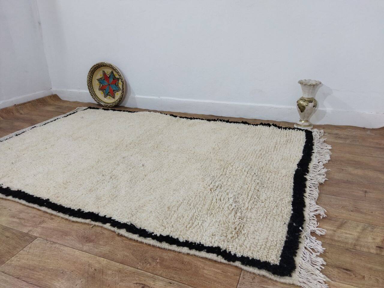 Handcrafted Moroccan Berber Rug 195 X 138 CM