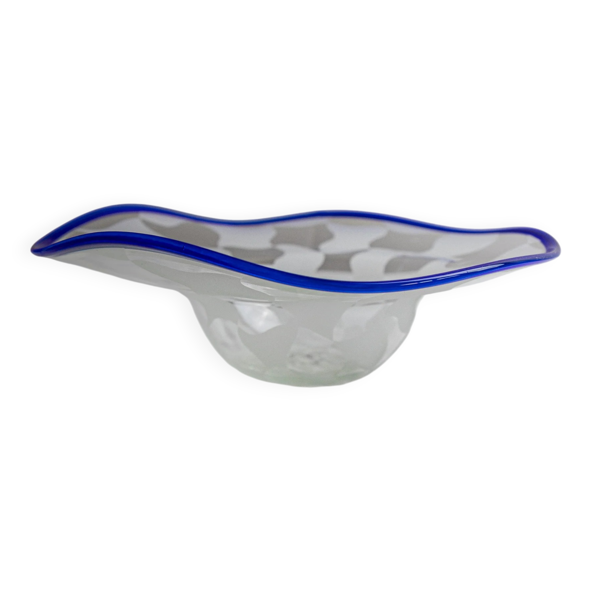 Bol en verre de Murano bleu avec motif à carreaux blancs et bord ondulé, signé RL'94