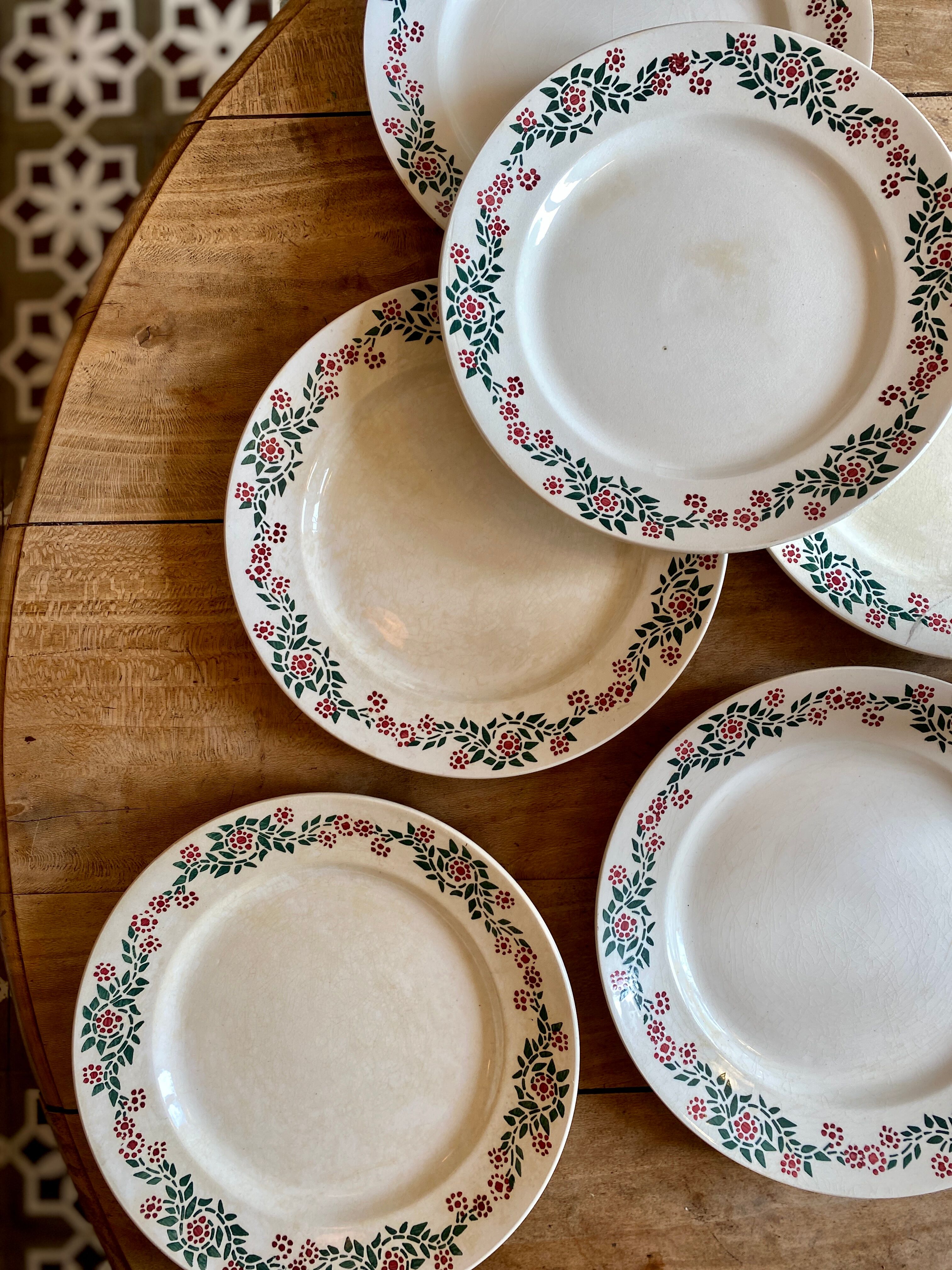 Set of 6 old flat plates model Cécile de HBCM