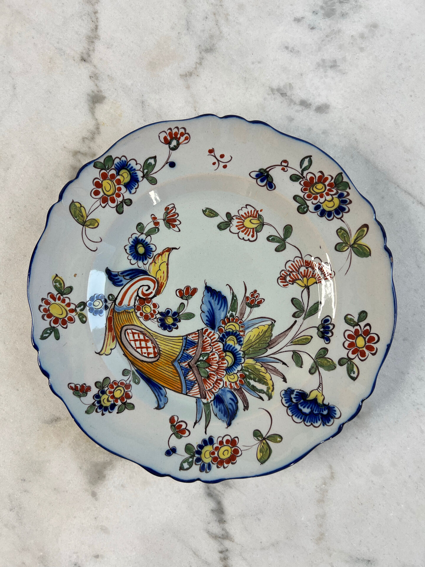Flat plate in earthenware with polychrome decoration in Rouen style