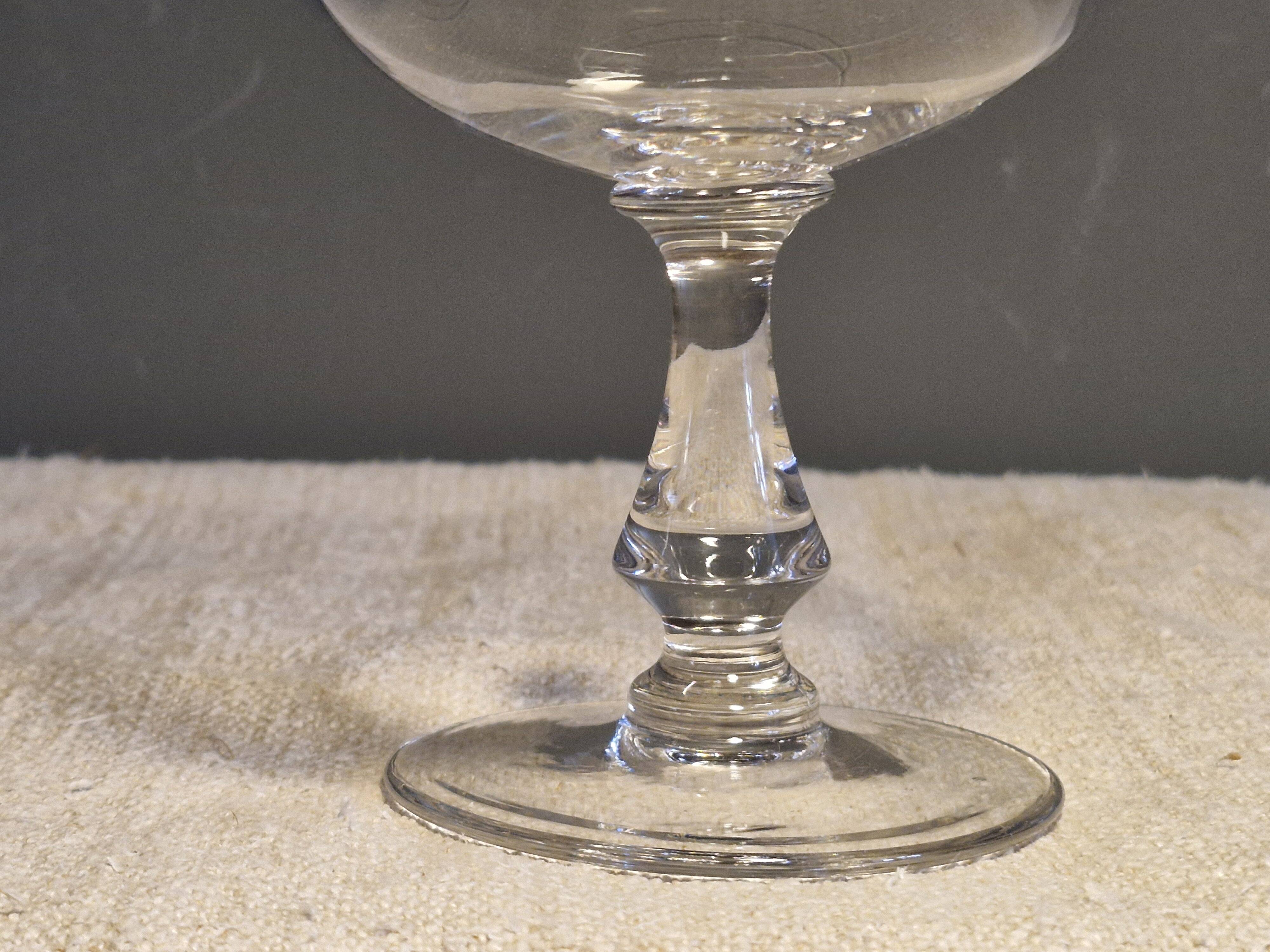 2 coupes à champagne anciennes en cristal de Baccarat